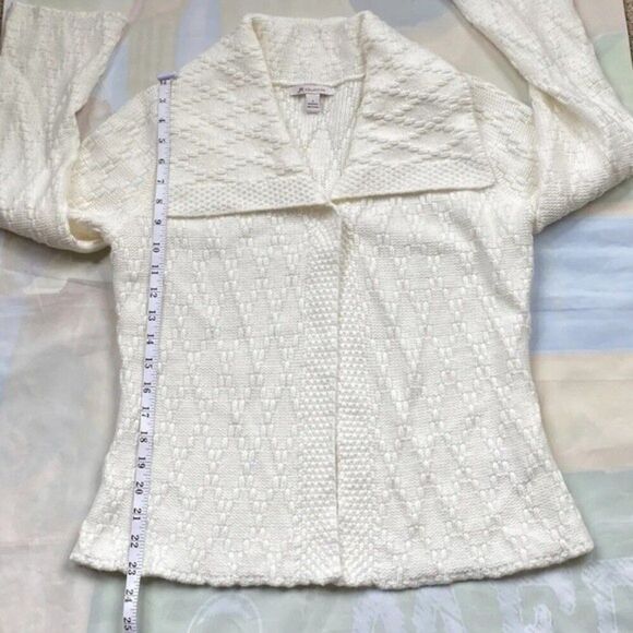 JM COLLECTION Women Small Cream One Snap Front Cardigan Knit Sweater NWOT - Picture 3 of 11